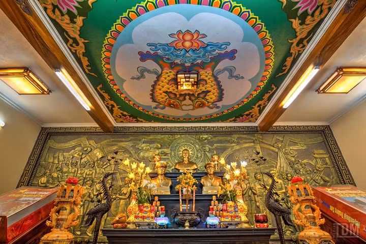  Nhà thờ Tổ còn thờ Chủ tịch Hồ Chí Minh, Đại tướng Võ Nguyên Giáp