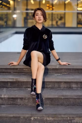 Thúy Ngân không có stylist riêng mà chỉ làm việc tự do với một số stylist khác nhau.