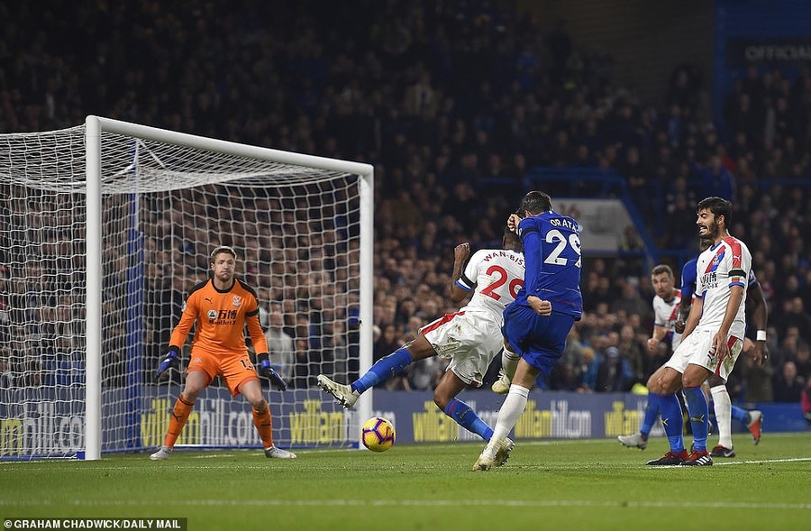 Bàn thắng nâng tỷ số lên 2-1 của Morata. Ảnh: Daily Mail.  Bàn thắng nâng tỷ số lên 2-1 của Morata. Ảnh: Daily Mail.
