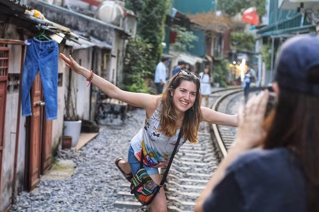  Với chiều dài khoảng 500 mét, đây là nơi sinh sống của khoảng 200 hộ dân. Ảnh: Thanh Thúy