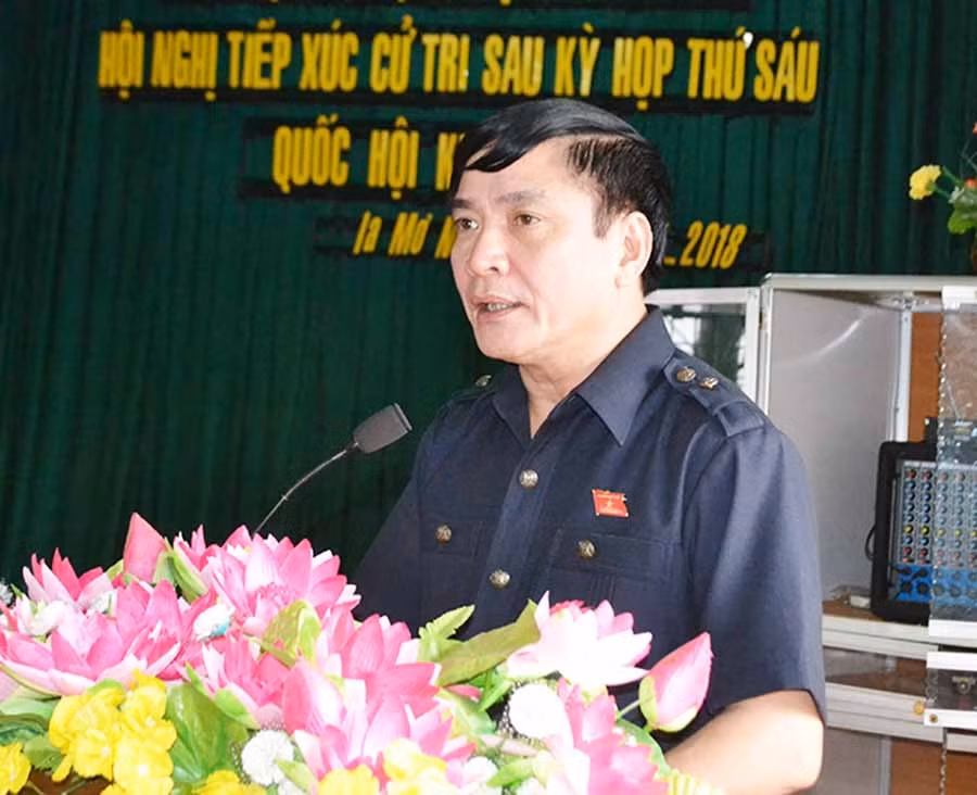 Ông Bùi Văn Cường trả lời cử tri tại huyện Chư Pah. Ảnh: Lê Nam