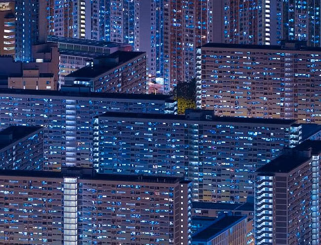 Hồng Kông là một trong những khu vực đông dân nhất trên trái đất. Hình ảnh của các tòa nhà cao tầng mang dáng vẻ thôi miên.