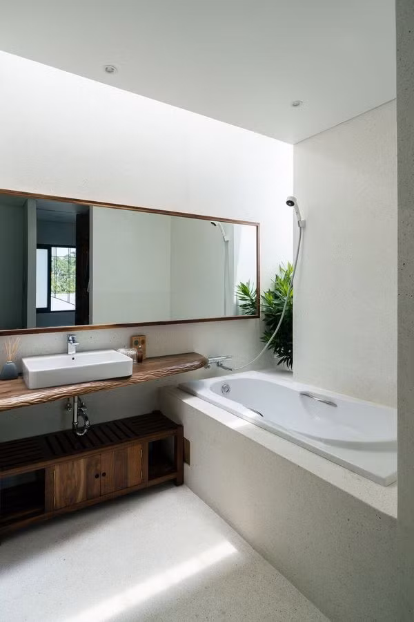  Các phòng tắm + vệ sinh đều có mảng xanh.