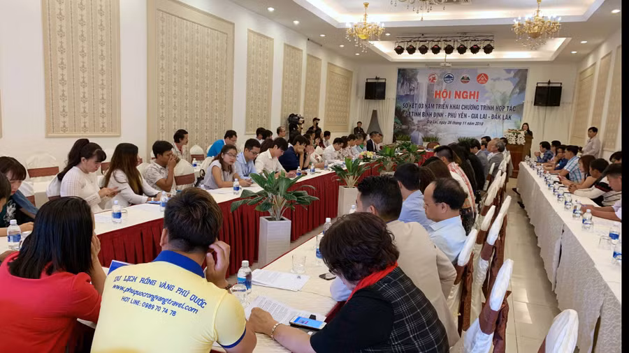 Sơ kết 3 năm hợp tác phát triển du lịch 4 tỉnh và toạ đàm “Kết nối điểm đến-chia sẻ cơ hội”. Ảnh: Hoàng Ngọc