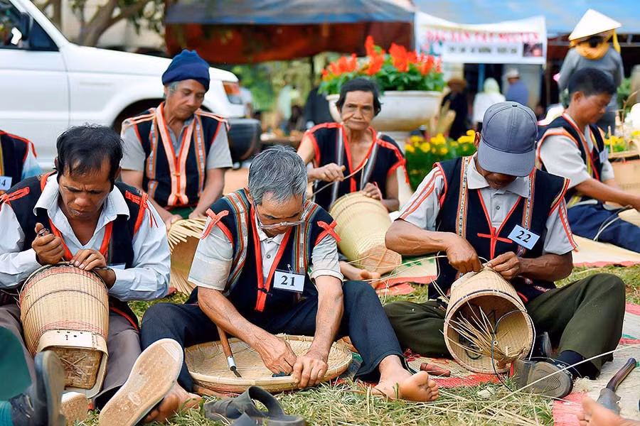 Trình diễn đan lát tại lễ hội