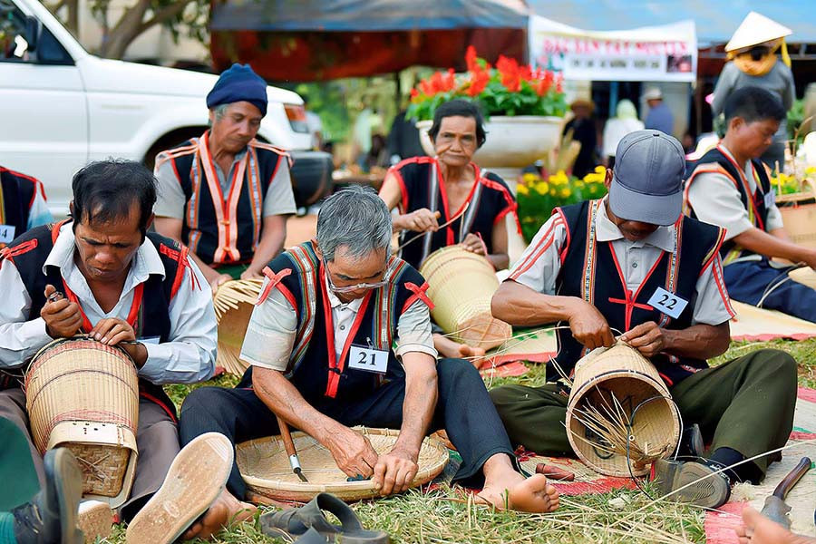 Trình diễn đan lát tại lễ hội