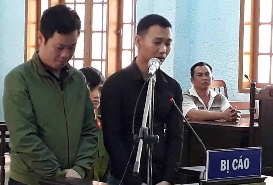Các đối tượng tại phiên xét xử. Ảnh: Hoành Sơn Các đối tượng tại phiên xét xử. Ảnh: Hoành Sơn