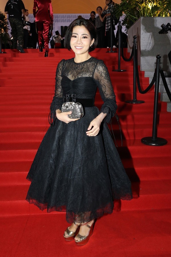 Mai Phương xuất hiện cũng gây bất ngờ cho khán giả. Nữ diễn viên với thần thái rạng rỡ, lạc quan mặc dù vẫn đang trong quá trình điều trị ung thư. Mai Phương xuất hiện cũng gây bất ngờ cho khán giả. Nữ diễn viên với thần thái rạng rỡ, lạc quan mặc dù vẫn đang trong quá trình điều trị ung thư.