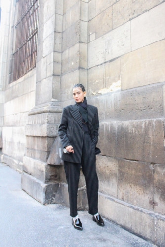 Luôn để lại dấu ấn nhờ phong cách thời trang ấn tượng, cô nàng thu hút sự chú ý trong thiết kế menswear cá tính. 