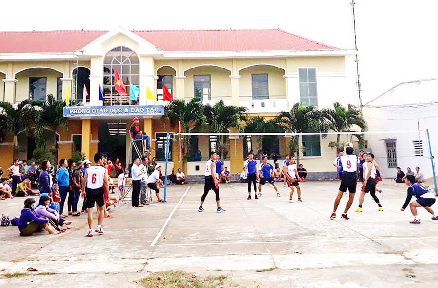  Giải bóng chuyền nam diễn ra sôi nổi và thú vị. Ảnh: Ngọc Thu