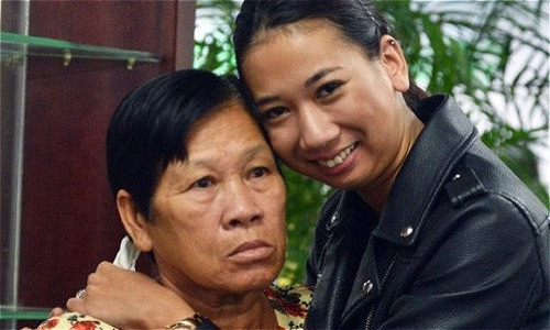 "Tôi chẳng nuôi, chăm sóc gì cho nó, vì thế, tôi chỉ mong nó khỏe mạnh, sống hạnh phúc", bà Chiểm nói. Còn Châu do chưa thạo tiếng Việt nên mới gặp bà Chiểm 2 lần. Ảnh. P.T.