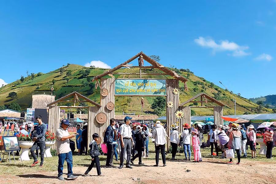 Nơi diễn ra lễ hội hoa dã quỳ dưới chân núi lửa Chư Đăng Ya