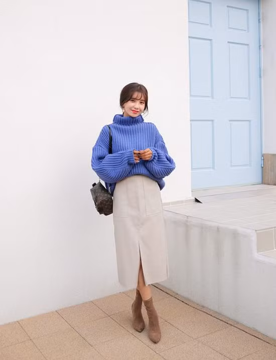  Những kiểu áo len nhiều sắc màu vừa có khả năng giữ ấm vừa tạo nên điểm nhấn bắt mắt cho các set đồ của chị em công sở.