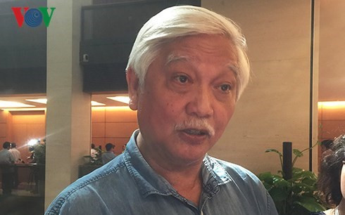  Đại biểu Dương Trung Quốc.