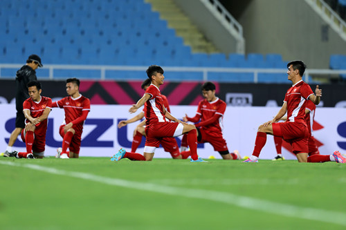 Bài tập khởi động của Việt Nam vào tối 15.11 cũng trên sân Mỹ Đình 