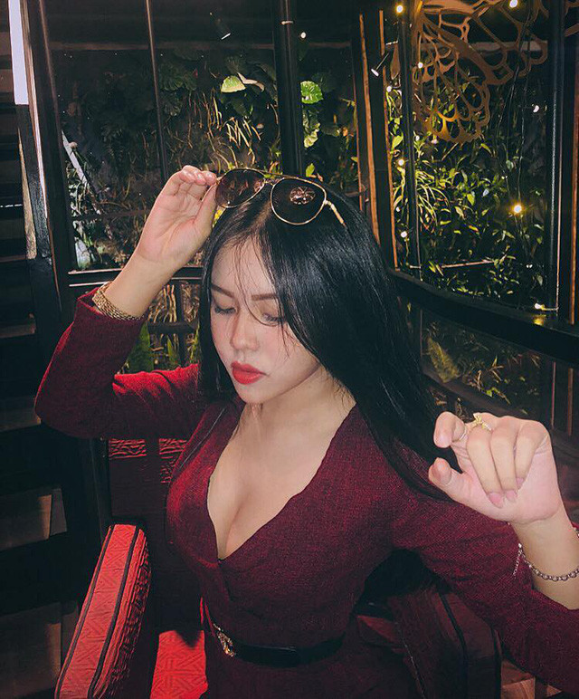 Chỉ còn ít thời gian nữa Hải Nhi sẽ bước vào kì thi quan trọng, cô bạn dự định sẽ thi vào trường ĐH Kinh tế TP. HCM. Để chuẩn bị cho giai đoạn quan này, Nhi đang tích cực học tập để đạt được mục tiêu đã đề ra.