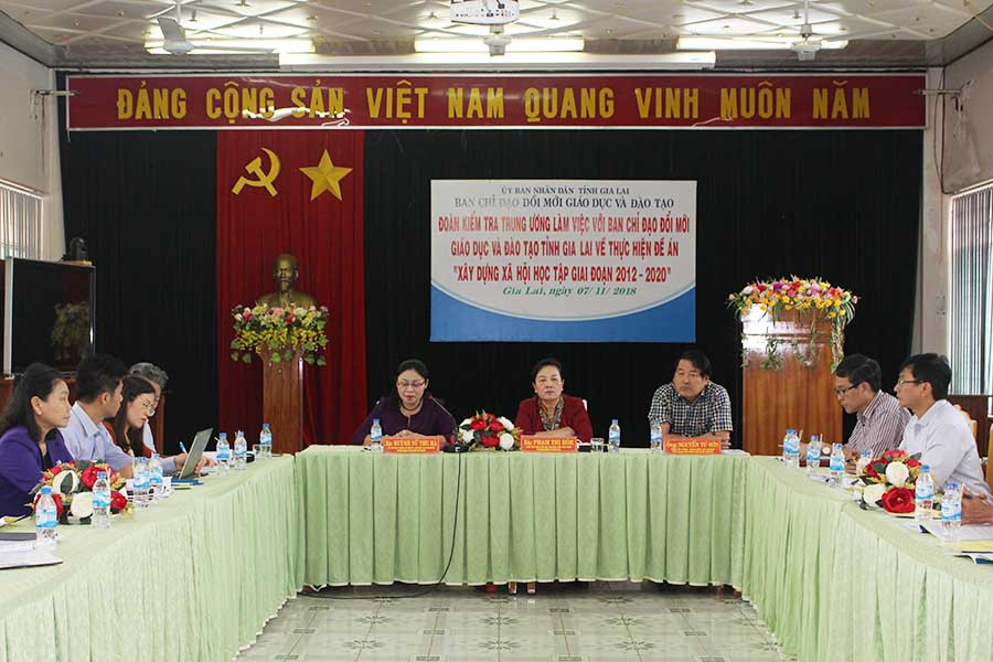 Đoàn kiểm tra Trung ương làm việc với Ban chỉ đạo đổi mới GD-ĐT tỉnh tại Sở GD-ĐT. Ảnh: Nguyễn Giang Đoàn kiểm tra Trung ương làm việc với Ban chỉ đạo đổi mới GD-ĐT tỉnh tại Sở GD-ĐT. Ảnh: Nguyễn Giang