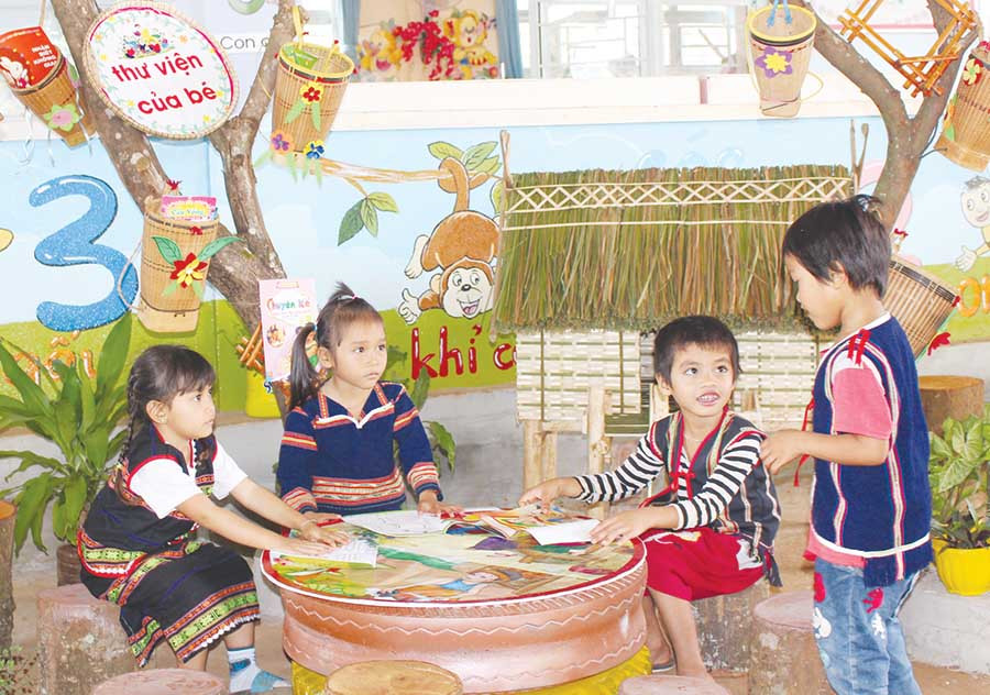 Thư viện thân thiện tại Trường Mẫu giáo Ia Ka (huyện Chư Pah) hỗ trợ tốt cho công tác tăng cường tiếng Việt cho trẻ. Ảnh: N.G