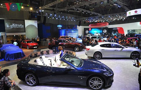 Triển lãm Ô tô Việt Nam 2018 quy tụ 120 mẫu xe đến từ 15 thương hiệu lớn.