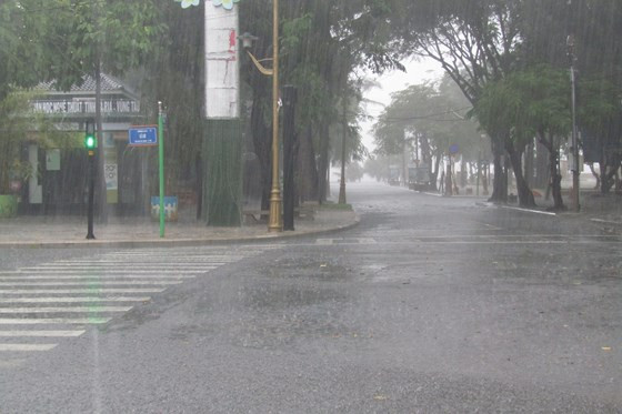 TP Vũng Tàu không một bóng người trước khi bão số 9 tiến vào đất liền. 