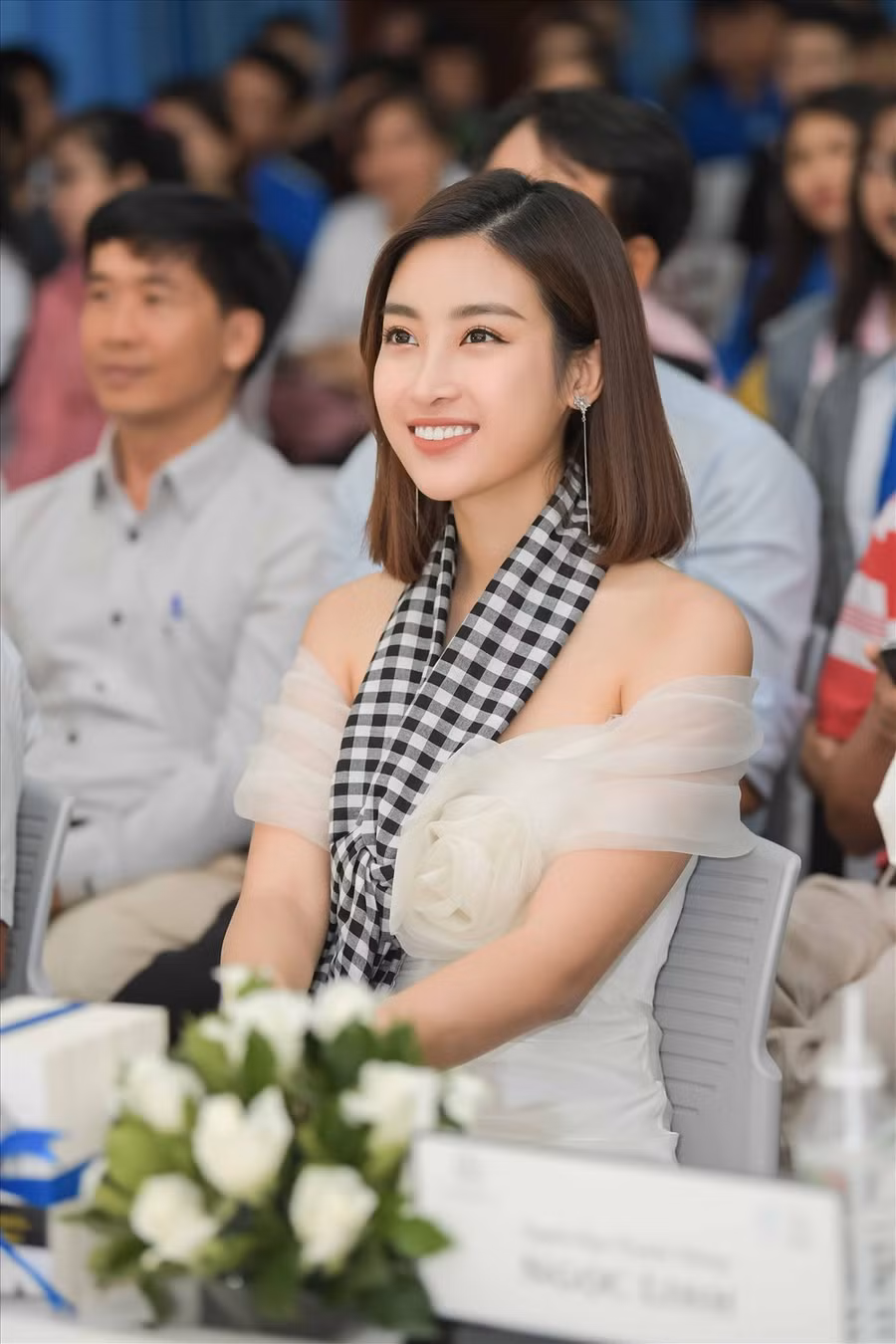  Hoa hậu Mỹ Linh tươi tắn trong buổi giao lưu. Ảnh: Thiên Hùng.