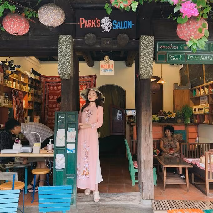 Người mẫu nội y Hàn Quốc Lee Ha Neul đang tận hưởng kỳ nghỉ tại Hội An. 