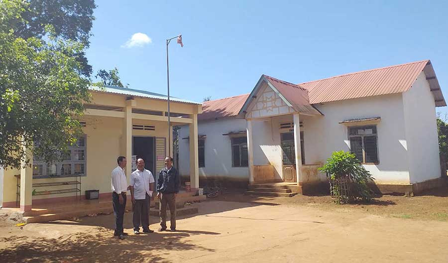  Điểm trường Mẫu giáo làng Lê Ngol và nhà sinh hoạt cộng đồng của làng được xây dựng cạnh nhau trên diện tích 800 m2 do gia đình ông Kpă Dò hiến. Ảnh: H.T