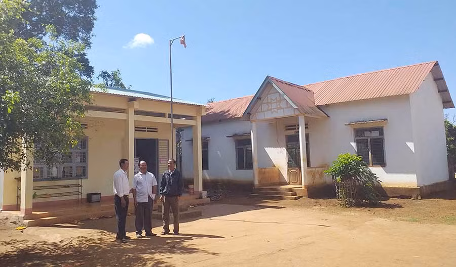  Điểm trường Mẫu giáo làng Lê Ngol và nhà sinh hoạt cộng đồng của làng được xây dựng cạnh nhau trên diện tích 800 m2 do gia đình ông Kpă Dò hiến. Ảnh: H.T