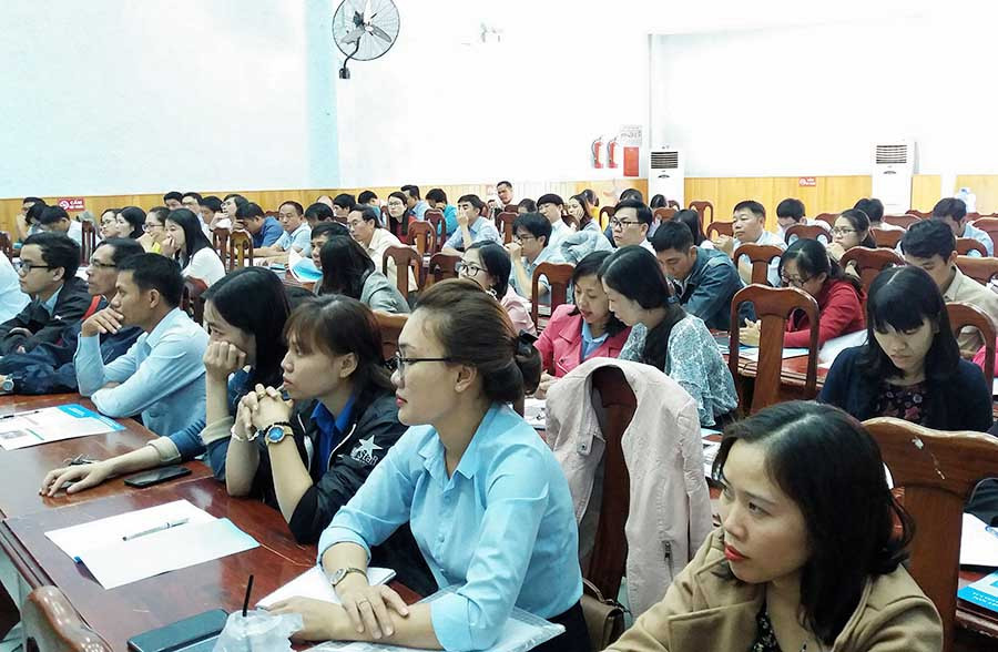 Gần 120 đoàn viên của 63 công đoàn cơ sở trực thuộc Công đoàn Viên chức tỉnh tham dự tập huấn. Ảnh: N.N  Gần 120 đoàn viên của 63 công đoàn cơ sở trực thuộc Công đoàn Viên chức tỉnh tham dự tập huấn. Ảnh: N.N