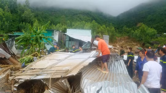 Cứu người ở thôn Thành Đạt, xã Phước Đồng, TP Nha Trang