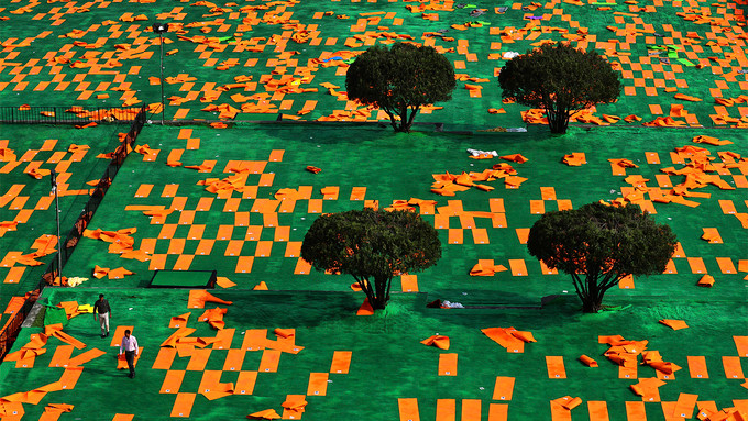  Dehradun, Ấn Độ: Những tấm thảm đặt tại thành phố Dehradun trước ngày Quốc tế Yoga 21/6. Ảnh: Manish Swarup/AP.