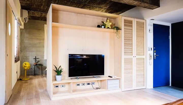  Việc chọn sàn, ốp tường, trần và nội thất bằng gỗ khiến người sống trong đó luôn thấy ấm áp và gần gũi với quá khứ.