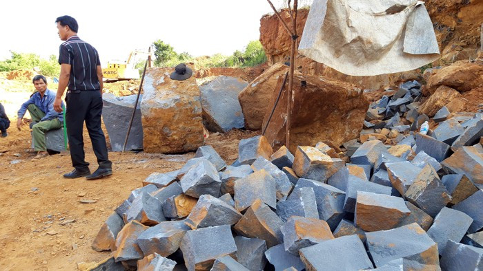 Chỉ trong 3 ngày kể từ lúc xã lập biên bản đến khi bắt quả tang, các đối tượng đã khai thác thêm khoảng 15m3 đá