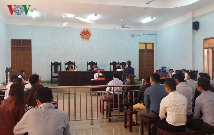 Phiên tòa bị hoãn do vắng mặt nhiều nhân chứng quan trọng. Phiên tòa bị hoãn do vắng mặt nhiều nhân chứng quan trọng.