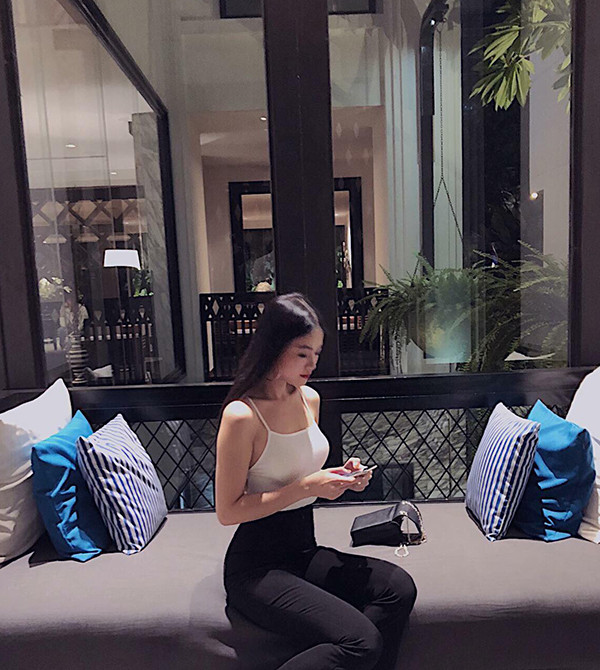 Được học tập tại một đất nước phát triển, vì thế Phương Khánh sớm có được sự tự tin và xây dựng thành công phong cách trẻ trung, hiện đại. Được học tập tại một đất nước phát triển, vì thế Phương Khánh sớm có được sự tự tin và xây dựng thành công phong cách trẻ trung, hiện đại.