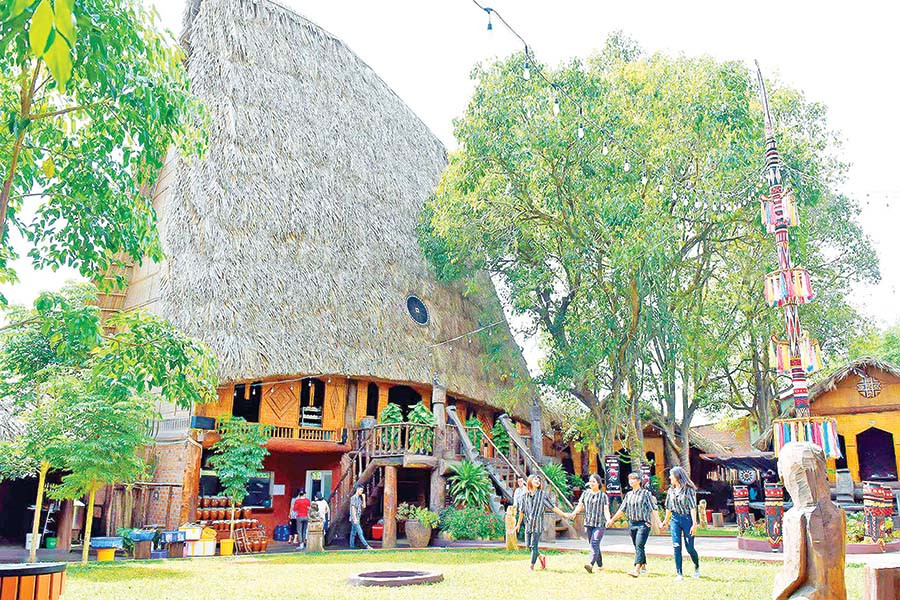 Không gian đậm chất Tây Nguyên của nhà hàng Tơ Nưng (xã Biển Hồ, TP. Pleiku). Ảnh: Đ.T Không gian đậm chất Tây Nguyên của nhà hàng Tơ Nưng (xã Biển Hồ, TP. Pleiku). Ảnh: Đ.T