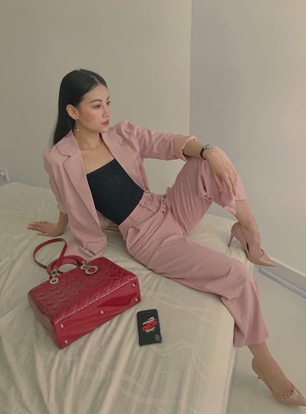 Hoa hậu Phương Khánh nhận được nhiều lời khen ngợi về nhan sắc đời thường và phong cách street style sành điệu. Hoa hậu Phương Khánh nhận được nhiều lời khen ngợi về nhan sắc đời thường và phong cách street style sành điệu.