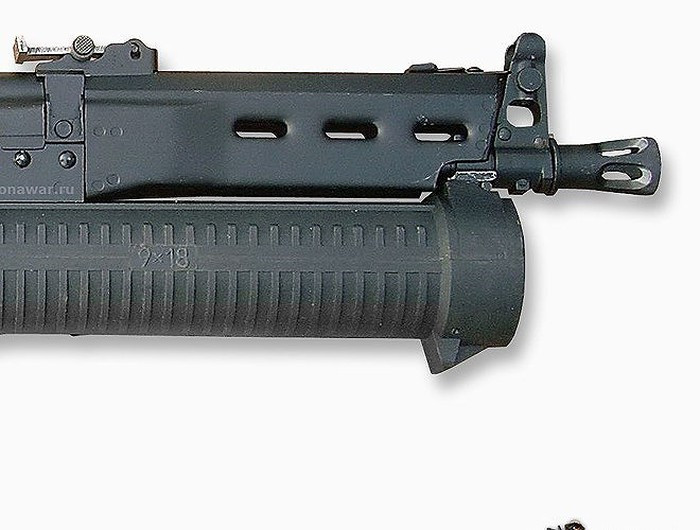 Nguyên mẫu của khẩu súng này được thử nghiệm bởi Viện Nghiên cứu Thiết bị đặc biệt vào năm 1995, PP-19 đã cho thấy sự vượt trội so với những khẩu súng cạnh tranh khác. 