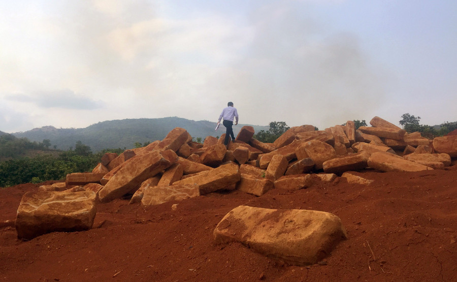  Một điểm khai thác đá trái phép tại làng Bek (xã Ia Bă, huyện Ia Grai). Ảnh: K.T