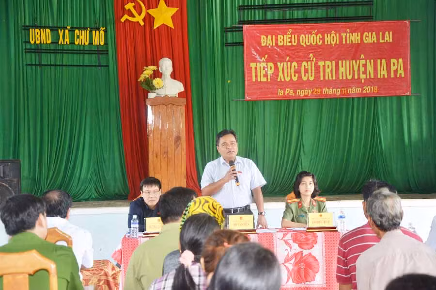  Trưởng đoàn đại biểu Quốc hội tỉnh tiếp xúc cử tri xã Chư Mố (huyện Ia Pa). Ảnh: Đức Phương