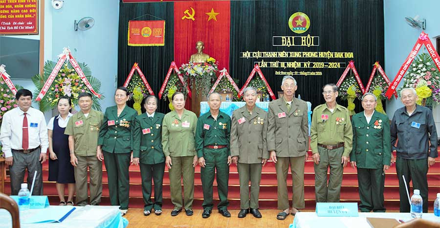  Ra mắt Ban chấp hành Hội Cựu TNXP huyện Đak Đoa khóa III, nhiệm kỳ 2019-2024. Ảnh: Đinh Yến
