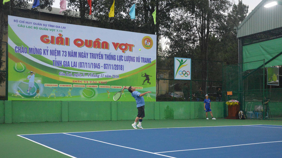 Các vận động viên tham gia tranh tà. Ảnh: Anh Huy