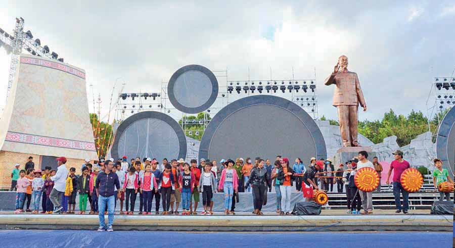 Đội nghệ nhân huyện Kbang tập luyện phục vụ khai mạc Festival. Ảnh: P.L  Đội nghệ nhân huyện Kbang tập luyện phục vụ khai mạc Festival. Ảnh: P.L