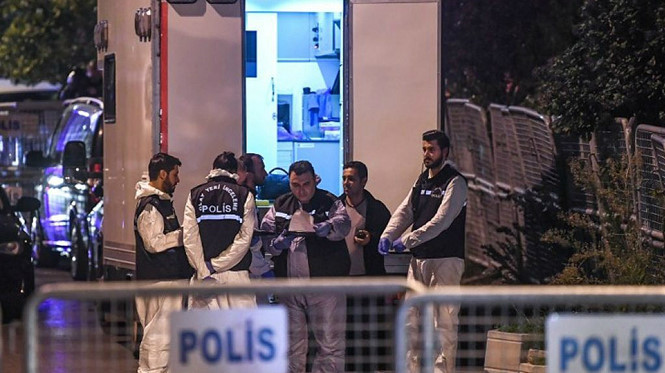 Lực lượng pháp y Thổ Nhĩ Kỳ kiểm tra tại lãnh sự quán Ả Rập Xê Út ở Istanbul AFP
