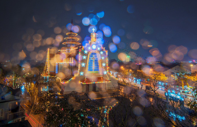 Nhà thờ Dòng Chúa Cứu Thế lung linh trong mùa Noel