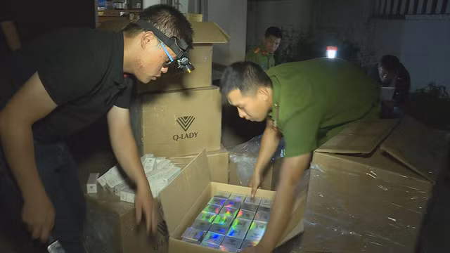  Gần 1.500 sản phẩm mỹ phẩm không rõ nguồn gốc đang được đưa ra thị trường tiêu thụ