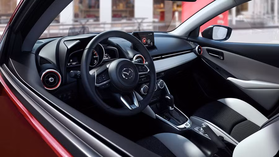Nội thất sáng màu điểm nhấn đặc biệt trên Mazda 2 mới