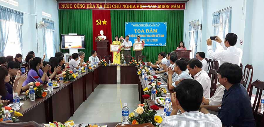 Quang cảnh buổi tọa đảm. Ảnh: Mai Linh