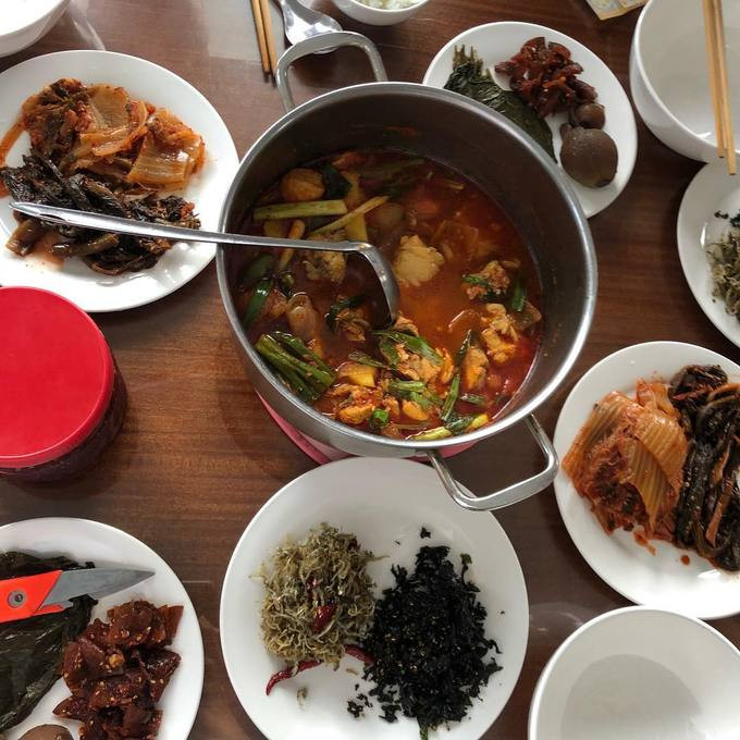 Ha Neul vẫn nấu món ăn Hàn Quốc khi ở Hội An.