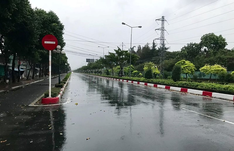 Đường phố Vũng Tàu sáng sớm nay: Ảnh: THANH TUYỀN 